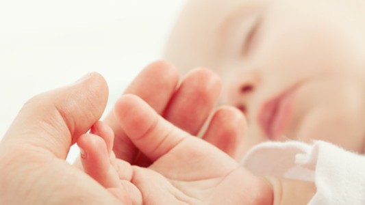 La cara de una madre al parir a un bebé de cinco kilos sin anestesia