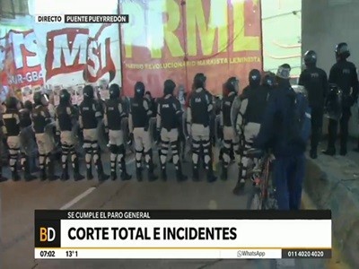 Corte en el Puente Pueyrredón y fuerte operativo policial