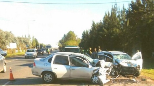 Un hombre murió cuando su auto fue embestido por un vehículo en el que escapan ladrones