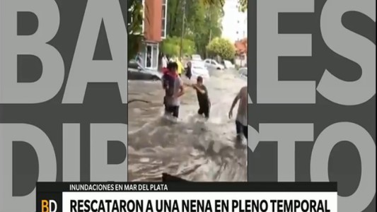 Video: así rescataron a una nena en pleno temporal