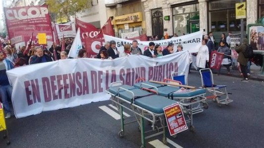 Tras el desalojo de docentes, médicos bonaerenses instalarán "carpa sanitaria" en Capital