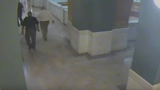 Video de alto impacto: un hombre se quitó la vida antes de ser juzgado por tres crímenes y la violación de una nena de 10 años