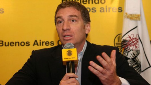 Santilli:"El Gobierno de la Ciudad acaba de entregar el permiso para instalar la carpa docente"