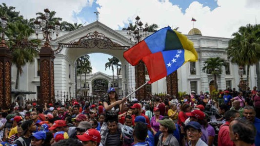 Parlamento discute situación en Venezuela