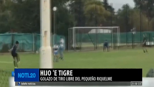 Golazo de tiro libre del pequeño Riquelme