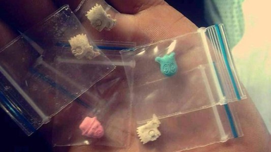 Alertan sobre una falsa denuncia de "drogas para niños" que circula en WhatsApp