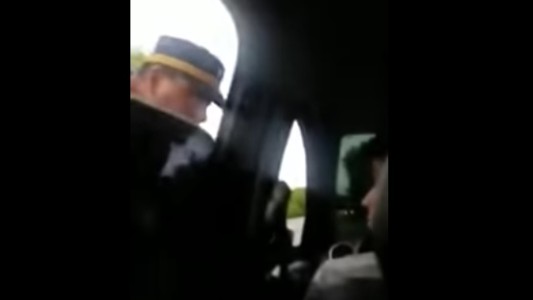 Córdoba: separaron a un agente de la Policía Caminera que fue grabado cuando cobraba una coima