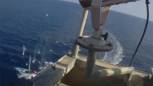Video de alto impacto: la feroz pelea entre piratas somalíes y guardias de seguridad de un barco