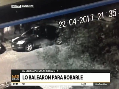 Lo balearon para robarle y una cámara registró el ataque