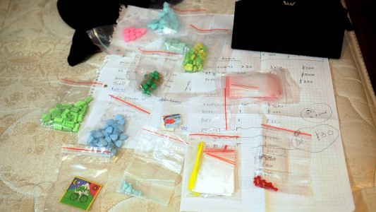 Cayó banda de universitarios que vendía drogas en boliches y fiestas electrónicas