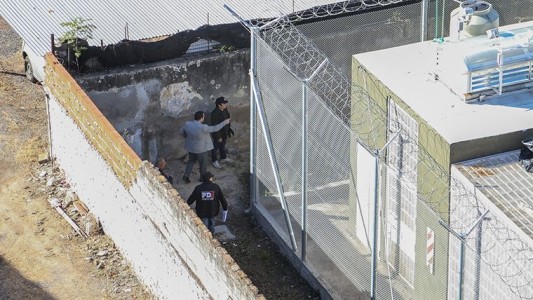 Diez presos se fugaron de una comisaría tras romper barrotes y alambrados