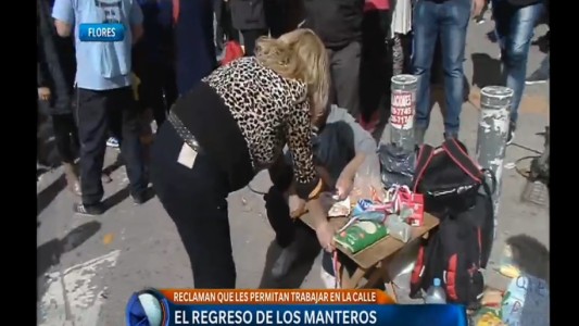 Los manteros volvieron a la calle