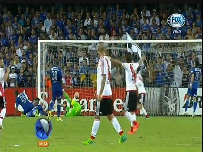 River con puntaje perfecto en la Libertadores: 2 a 1 a Emelec en Guayaquil