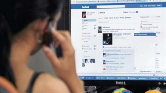 Fue a una cita con un chico que conoció por Facebook y la violaron: dos detenidos