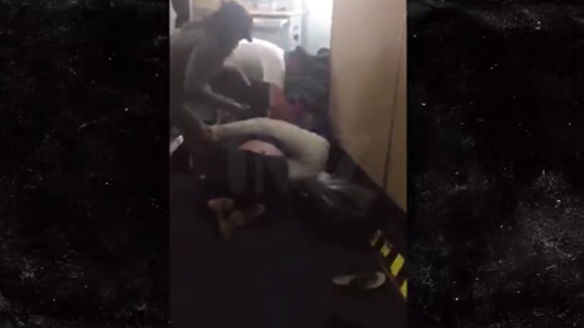 Nuevo escándalo aéreo: un piloto golpeó a una pasajera para detener una pelea