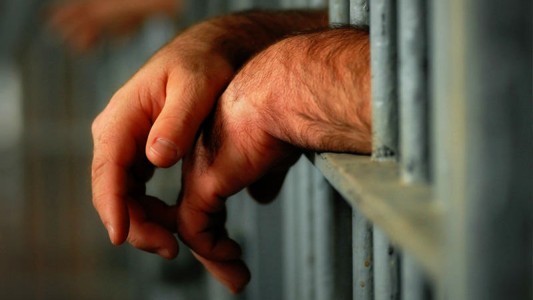 Gobernador de Mendoza anunció un proyecto para "obligar" a los presos a trabajar