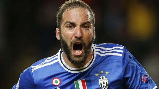 Doblete del Pipita Higuaín en el triunfo de Juventus sobre Mónaco