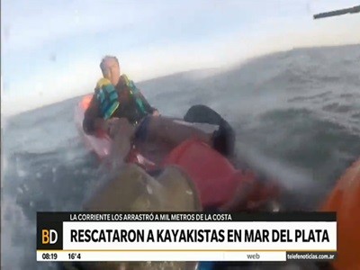 Rescataron a dos hombres en un kayak que no podían regresar a la costa