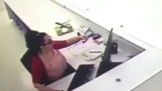 Video: una empleada se golpea a si misma para reclamar una indemnización