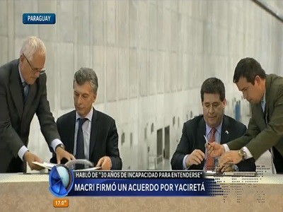 Macri firmó el acuerdo por Yacyretá: "el fin de una discusión eterna"