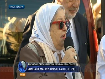 Rechazo al fallo del 2 x 1 en la ronda de las Madres de Plaza de Mayo
