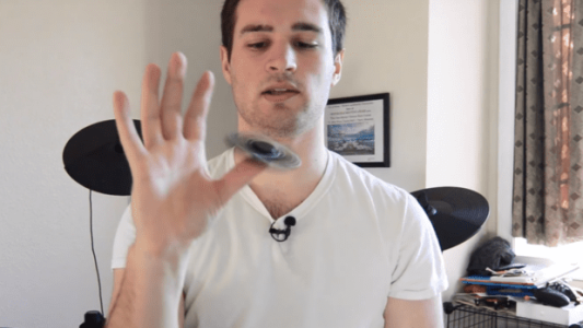 Fidget Spinner, el trompo que es furor entre los estudiantes de Estados Unidos