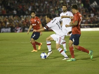 Newell's perdió su chance de acercarse a Boca al caer ante un Independiente en alza