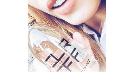 Crean el primer café transparente que no mancha los dientes