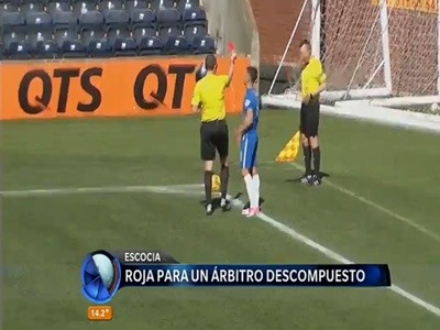 Insólito: tarjeta roja para un árbitro descompuesto en Escocia