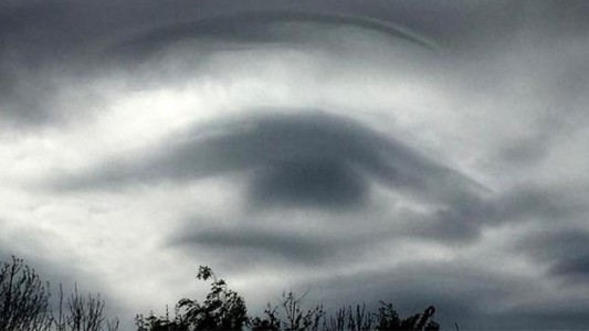 Misteriosos nubes con forma de "ojos" que aparecieron en los cielos de Europa