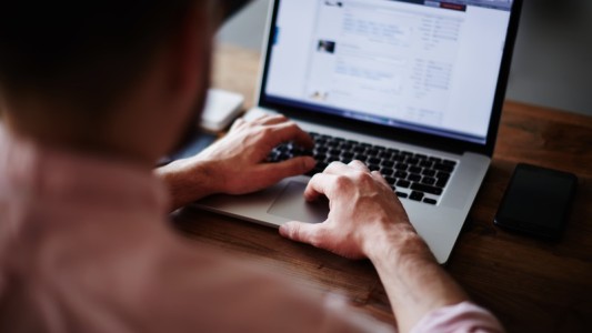 Atentos: Un nuevo estudio asegura que "googlear" puede destruir nuestra memoria