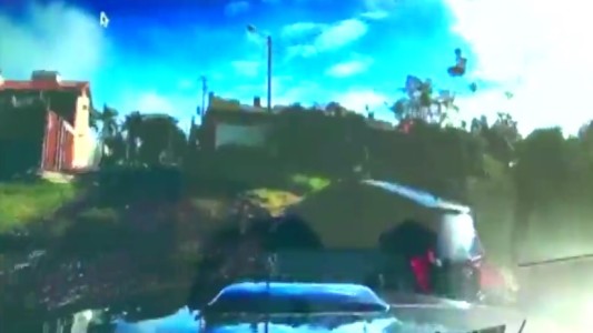 Día de furia para un hombre que sorprendió a ladrones en su casa y los atropelló varias veces con su camioneta