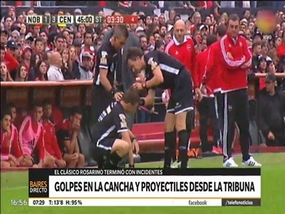 Peleas en la cancha y violencia desde las tribunas en el clásico rosarino