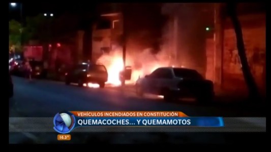 Quemacoches y quemamotos en Constitución