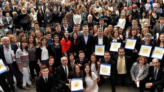 Prorrogan plazo para el premio "Maestros Argentinos"