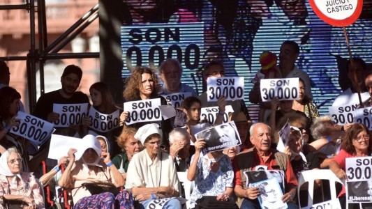 Oficializan la ley que obliga a usar la definición "dictadura cívico-militar" y la cifra de 30 mil desaparecidos