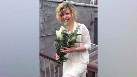 "Sologamia", la nueva tendencia de "casarse con uno mismo" que se expande en Estados Unidos