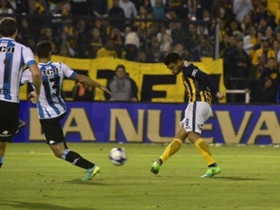 Central derrotó a Racing y lo alejó de la pelea