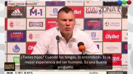 Básquet: el gesto de un DT con su jugador