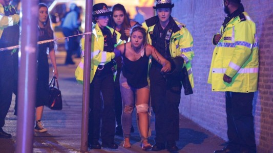 Policía británica confirma que hay muertos y heridos en el Manchester Arena, luego del recital de Ariana Grande