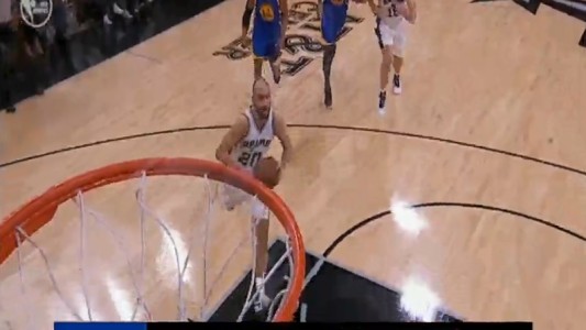 Como si le faltara algo, Ginóbili hizo un "caño" magistral