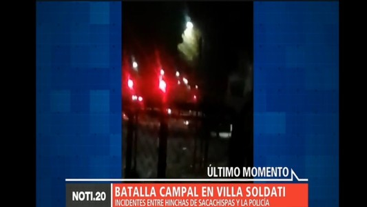 Video: Tiroteo entre hinchas de Sacachispas y la policía en Villa Soldati