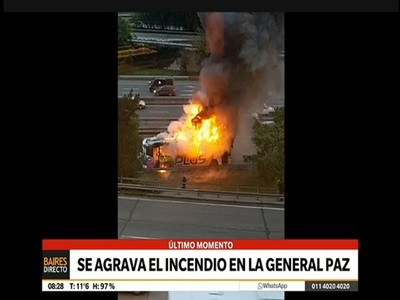 Incendio de un colectivo en la General Paz