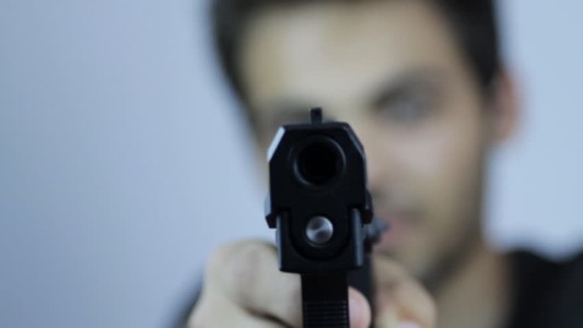 Le gatilló a su hijo en la cabeza y lo condenaron a hacer una terapia contra la ira