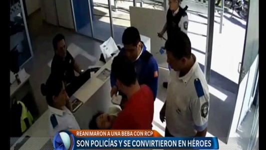 Policías reanimaron a un beba con RCP: "Los genios estos salvaron a mi nena"