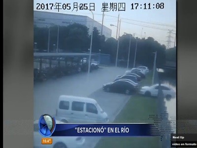 "Estacionó" en el río