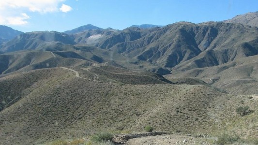 Nena de 4 años se extravió en los cerros y pasó la noche en una cueva con ovejas