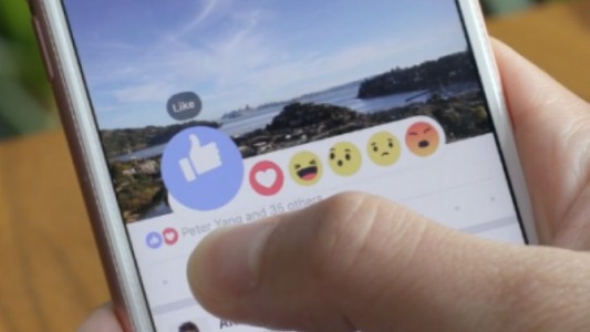 Multan a un usuario de Facebook por poner "Me gusta" en un posteo