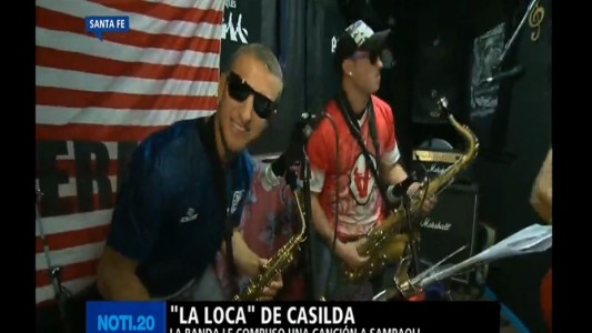 La Loca de Casilda le compuso el primer tema a Sampaoli