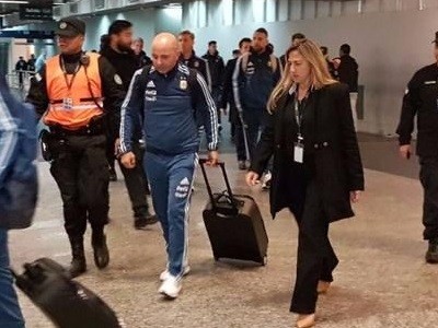 Sampaoli viaja a Australia acompañado por seis jugadores